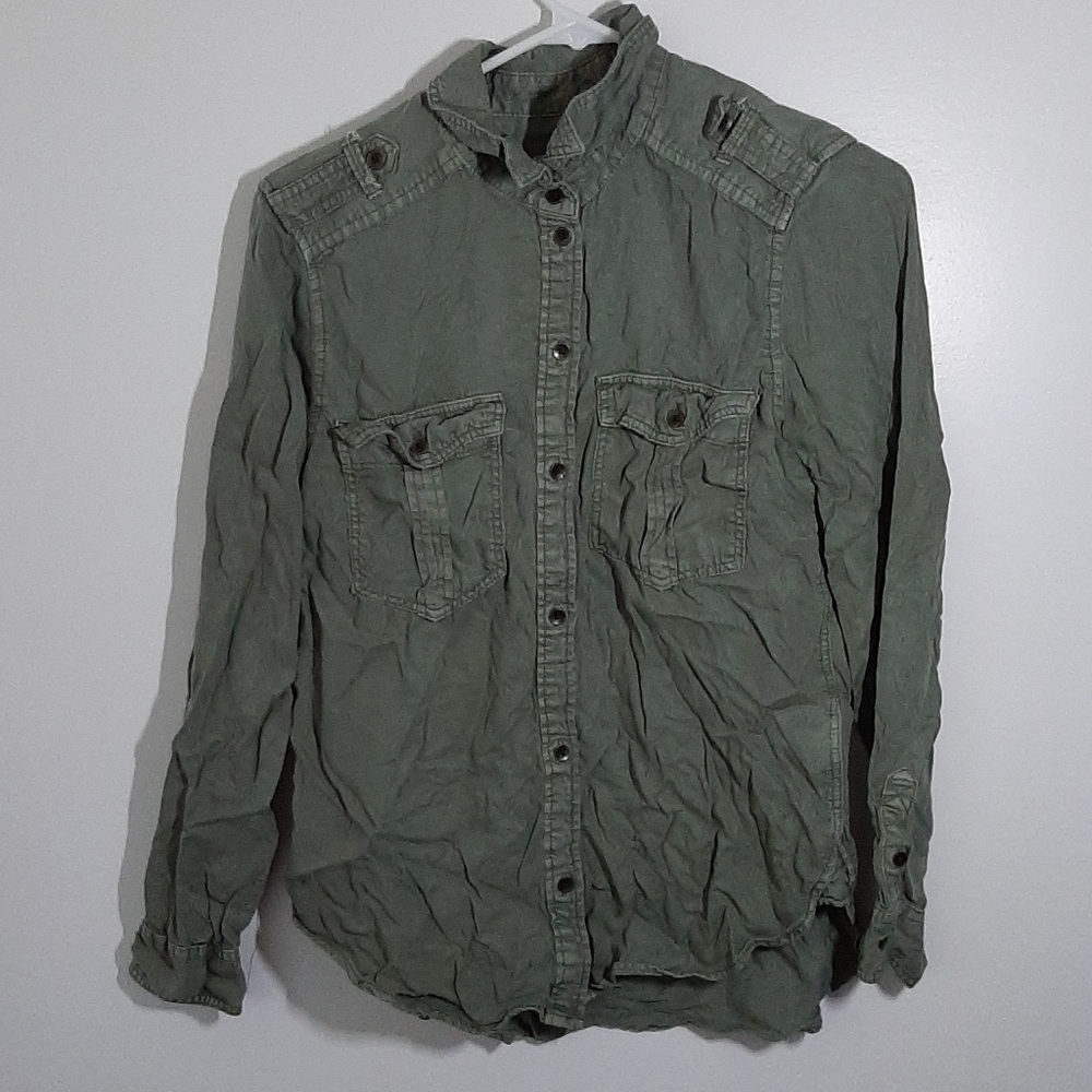 American Eagle Long Sleeve Button Down